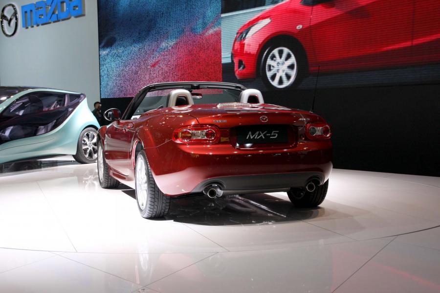  Mazda MX-5 Roadster Coupe 2009 года  (фото 30 из 34)